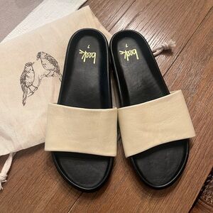 Beek Gallito Slide Sandals